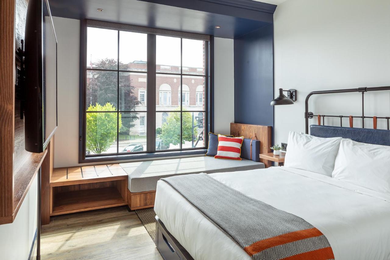 Standard Queen Room