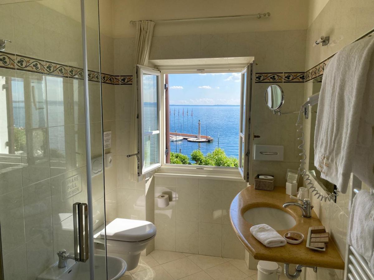 Deluxe Double or Twin Room Lake View