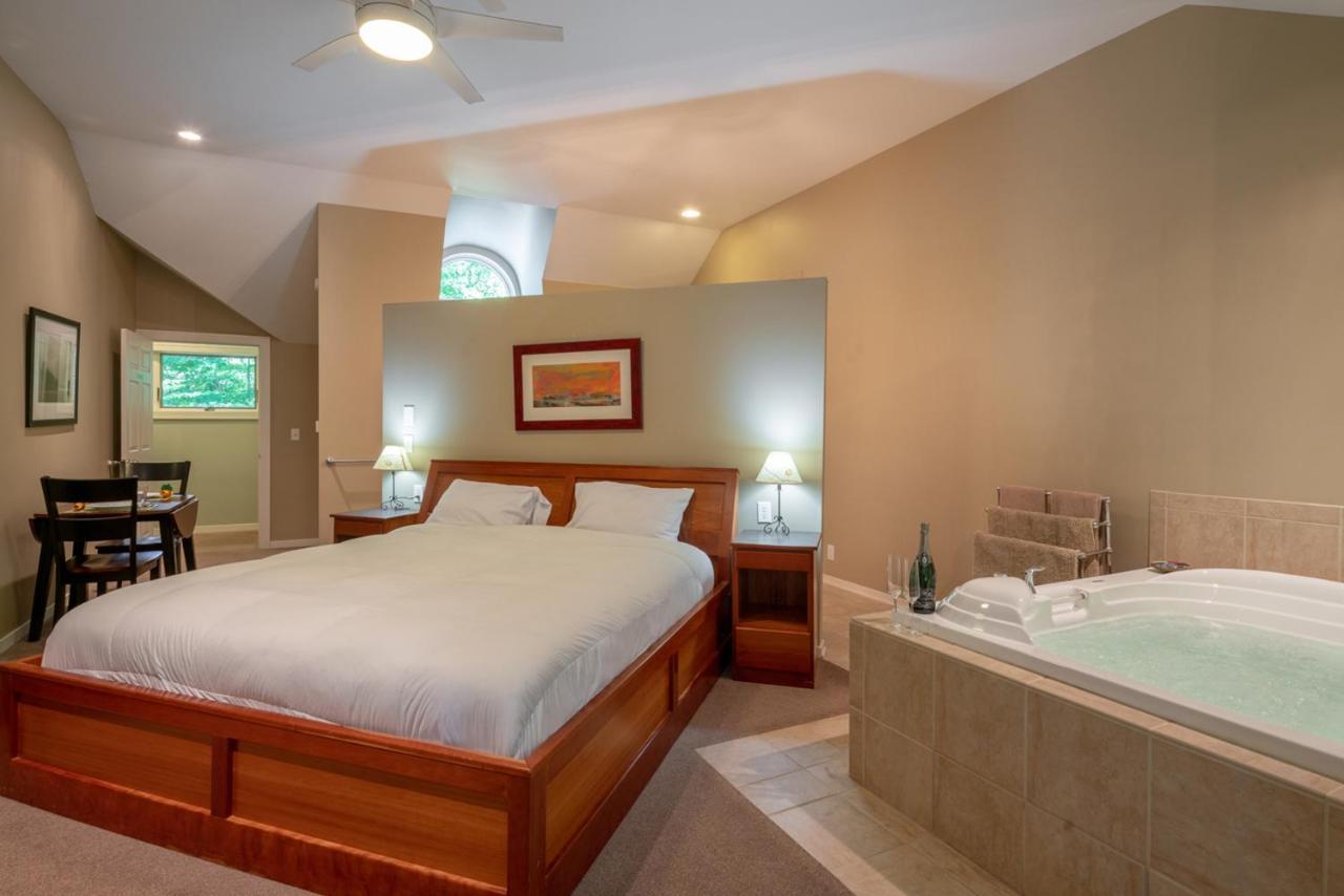 King Suite Spa Bath Anniversary Suite