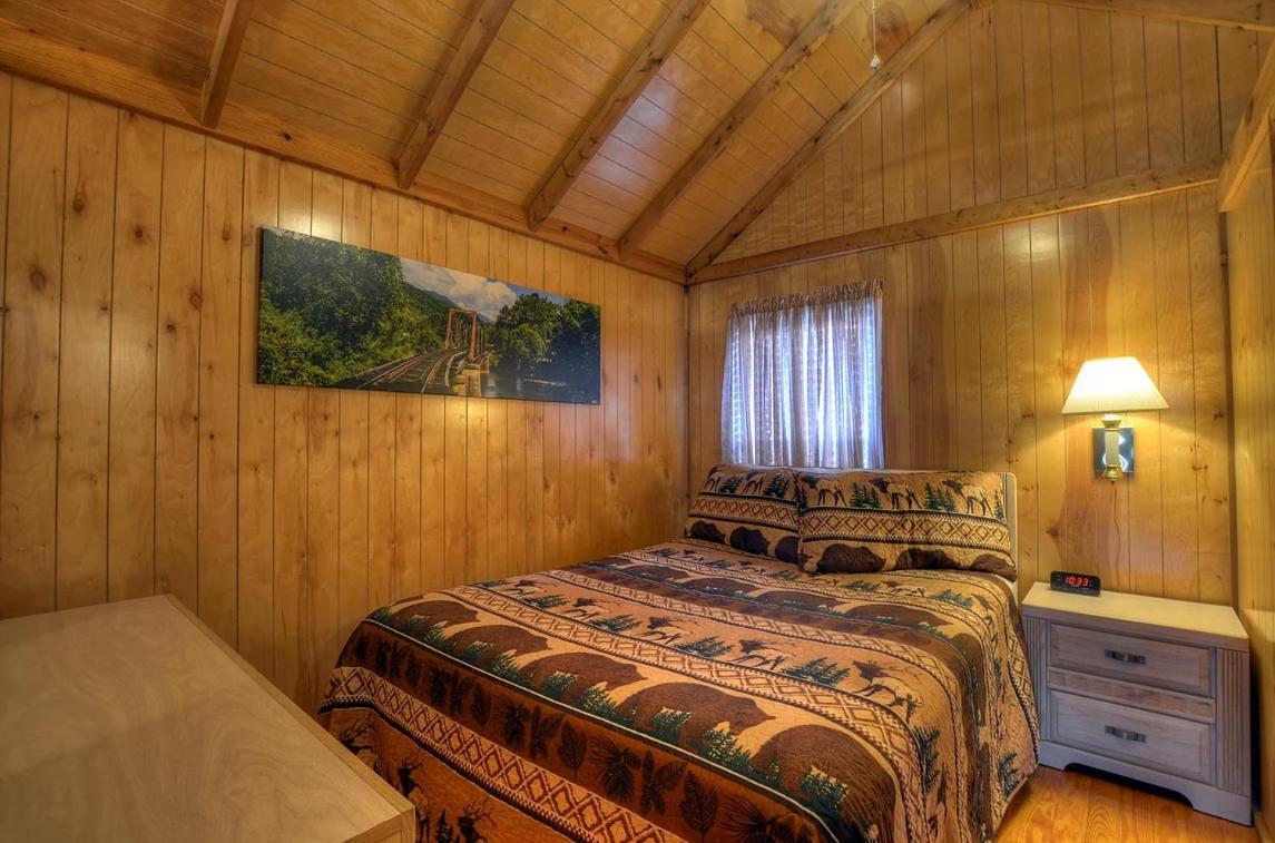 Cedar Cabin River View