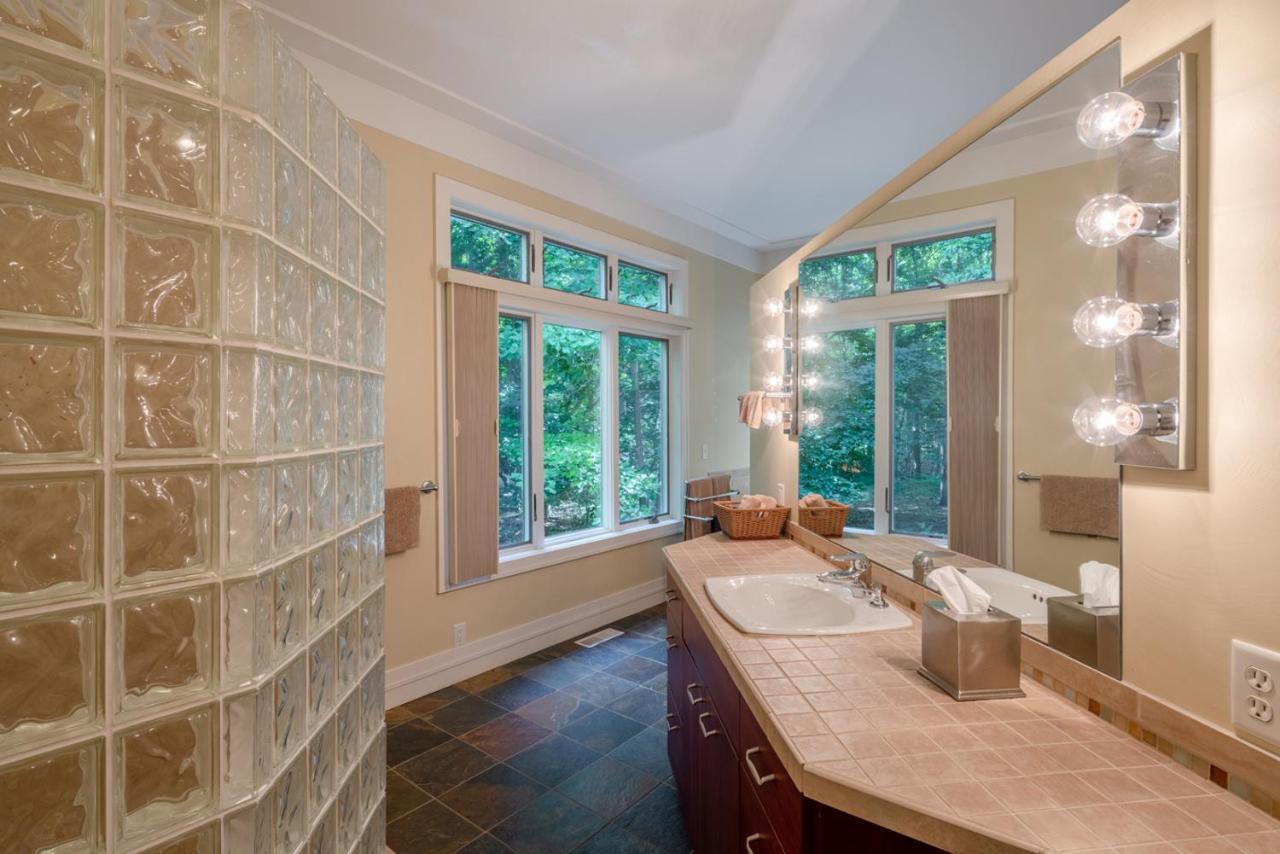 King Suite Spa Bath Honeymoon Suite