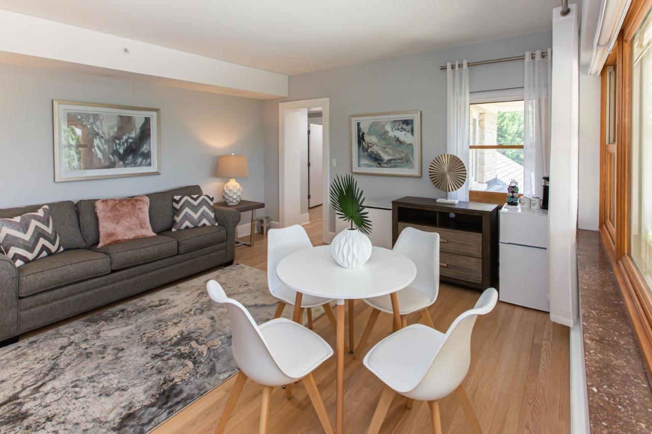 Suite with Mountain View