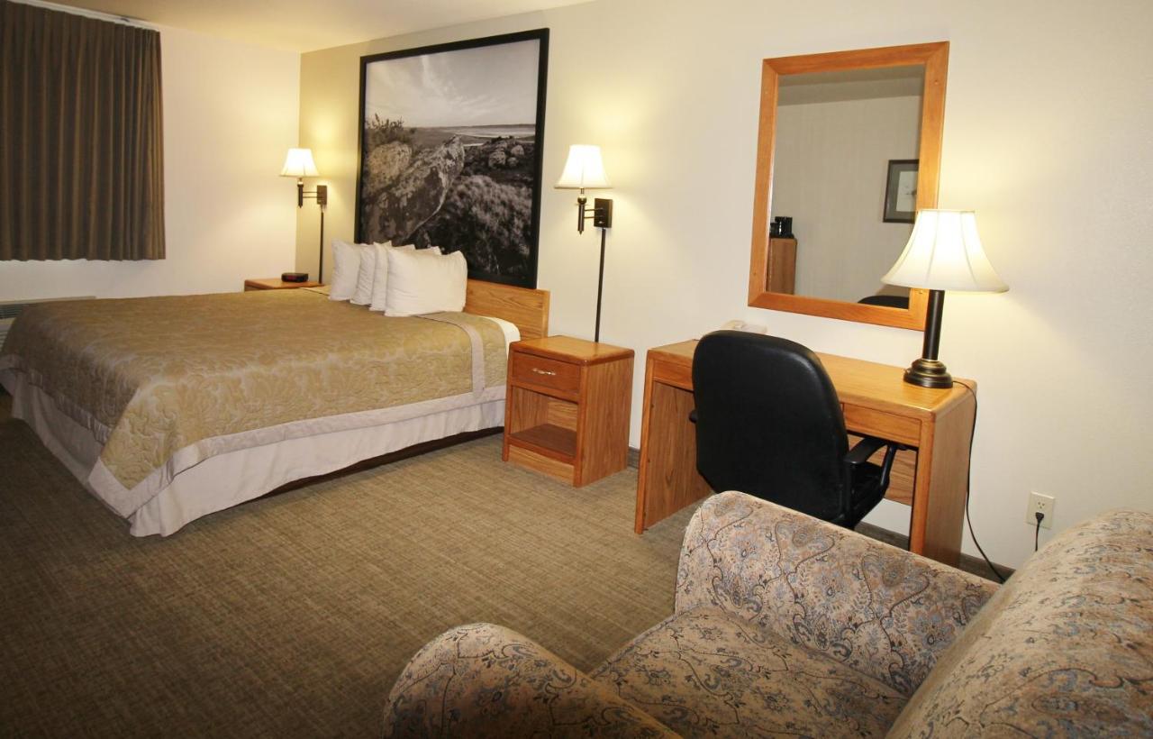Standard Queen Room