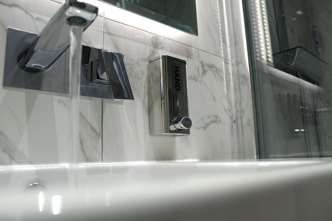 Triple Studio,1018532101:JPEG