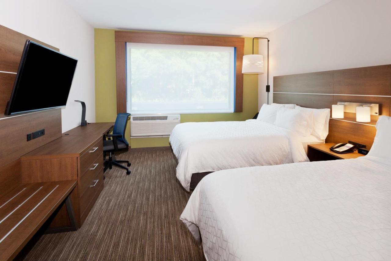 Standard Queen Room Two Queen Beds