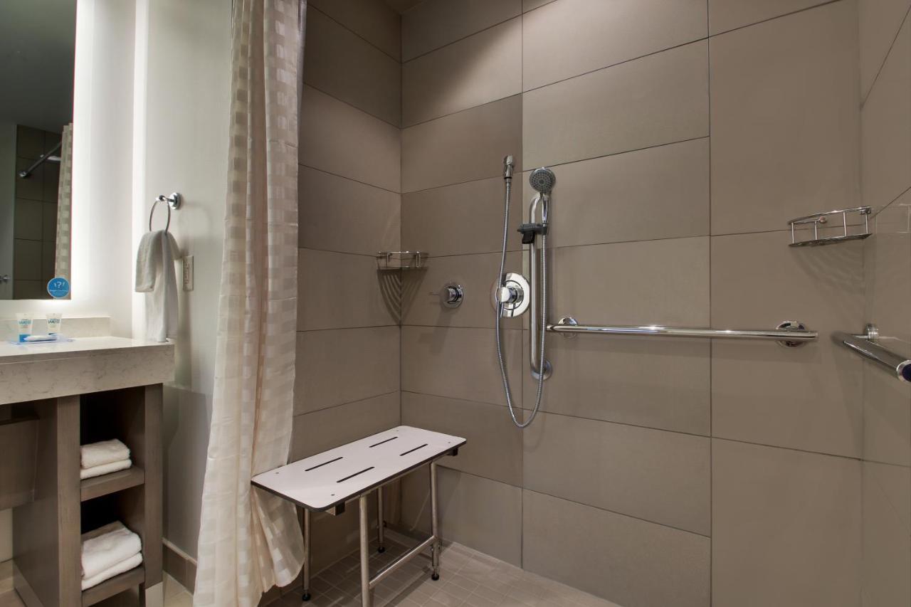 Den King Room Roll Shower Disability Access
