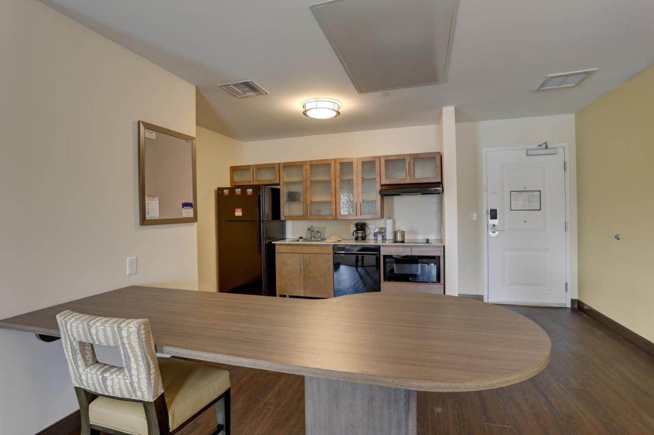One-Bedroom King Suite