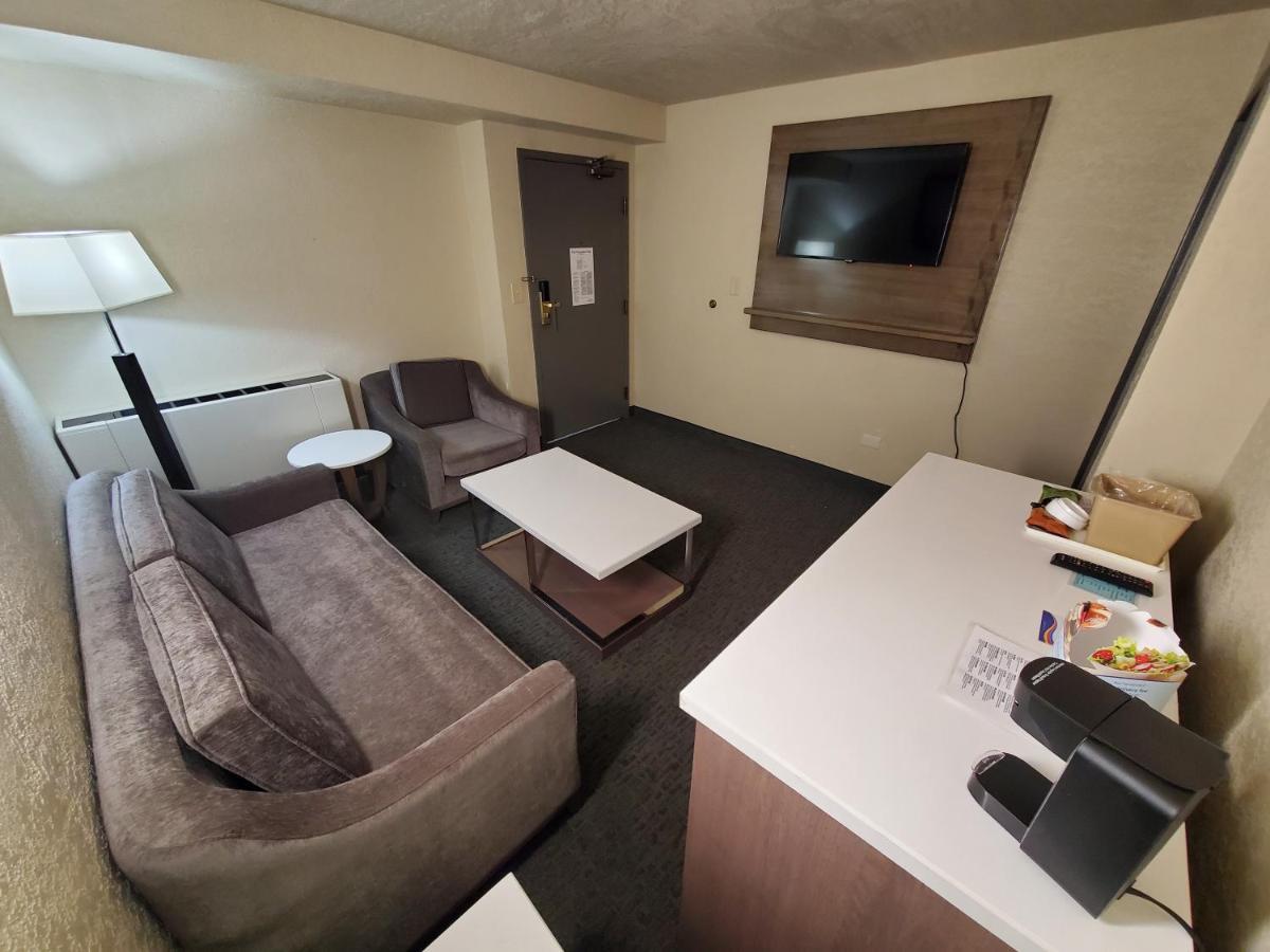 One-Bedroom Superior King Suite Non-Smoking