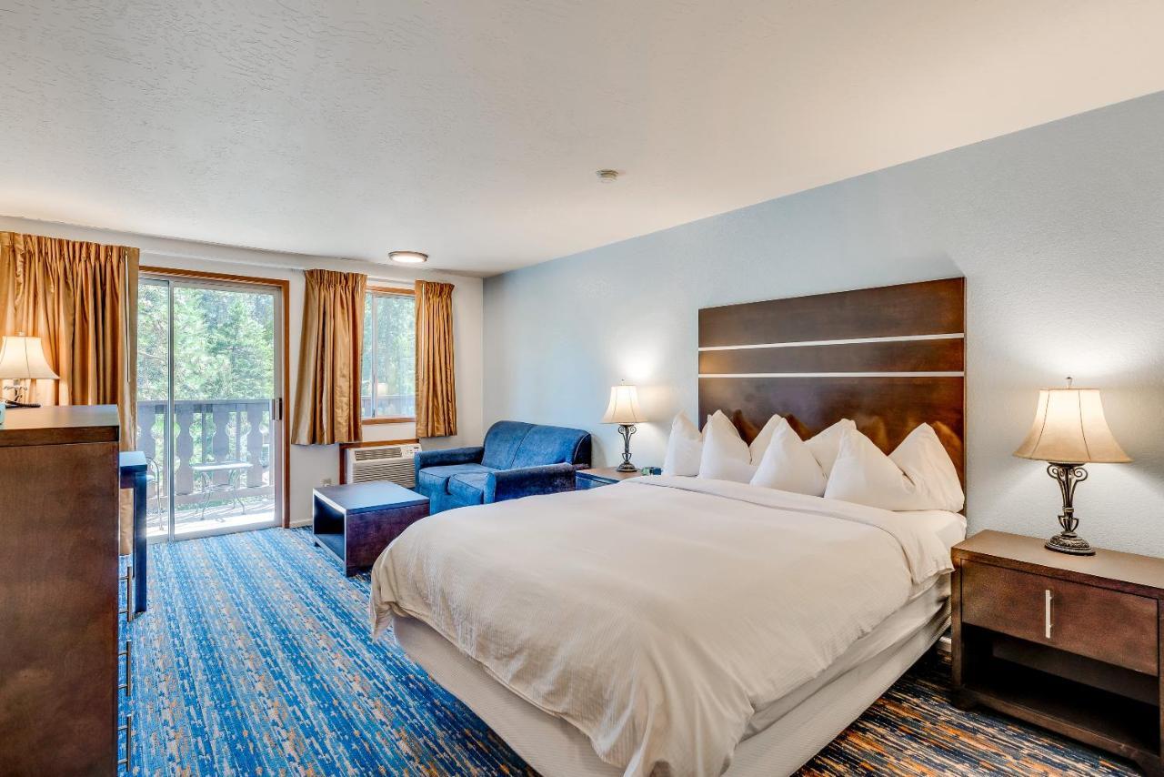 Queen Room Balcony River View