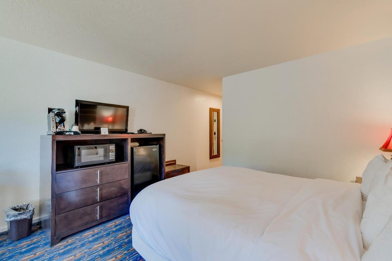 Queen Room Balcony River View