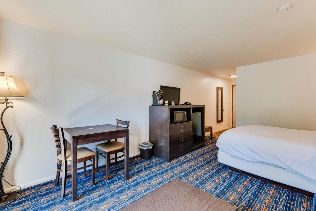 Queen Room Balcony River View