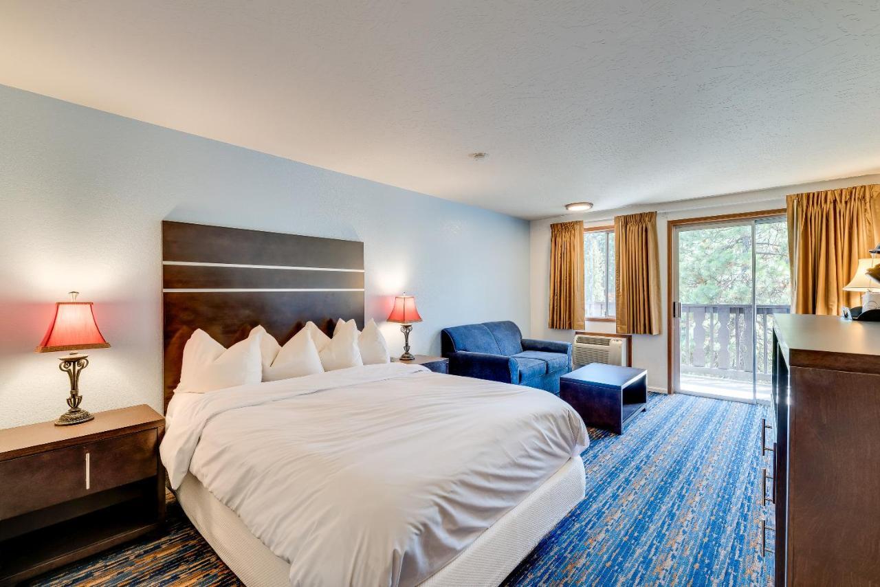 Queen Room Balcony River View