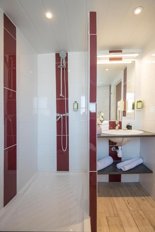 Superior Double Room Shower,1019834161:JPEG