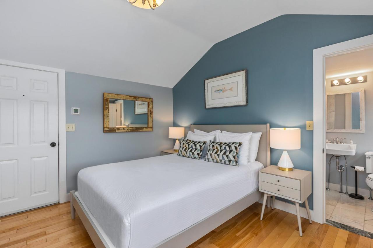 Queen Room Lake View
