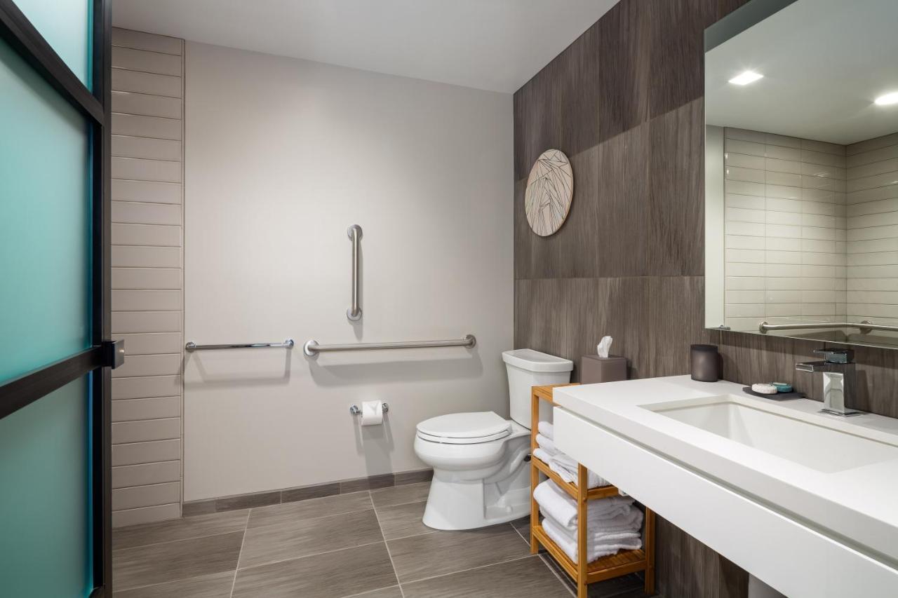 Studio Suite King Accessible