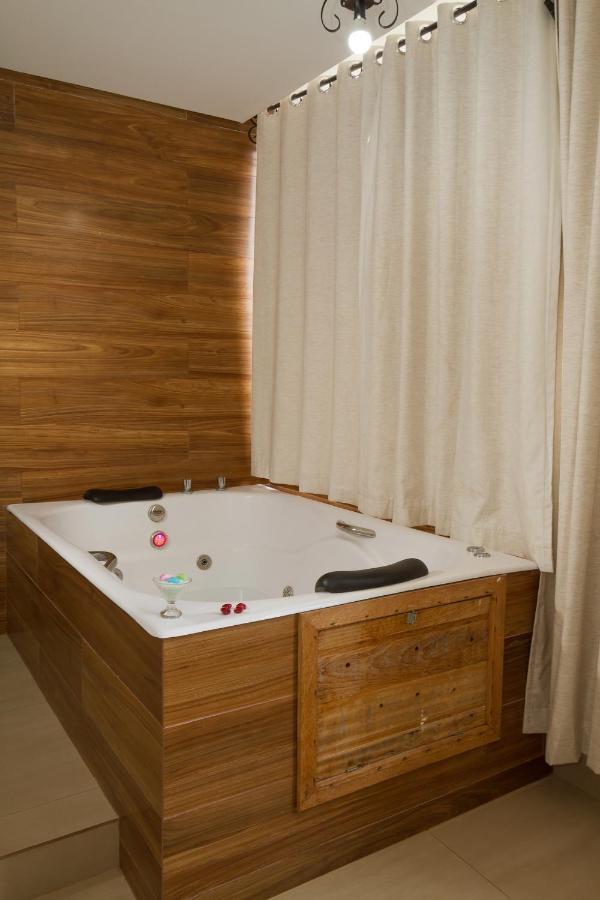 King Room Spa Bath