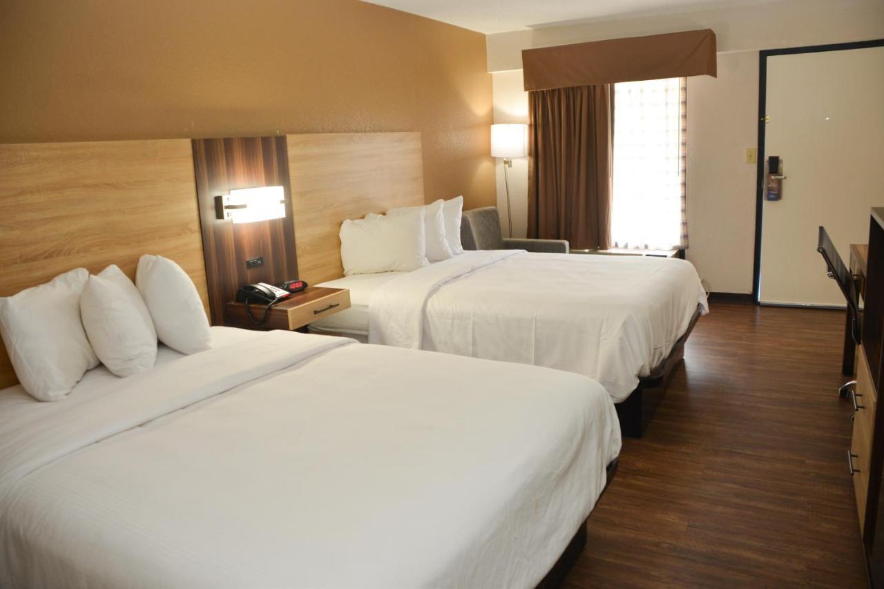 Queen Room with Two Queen Beds - Non-Smoking,1024602790:JPEG