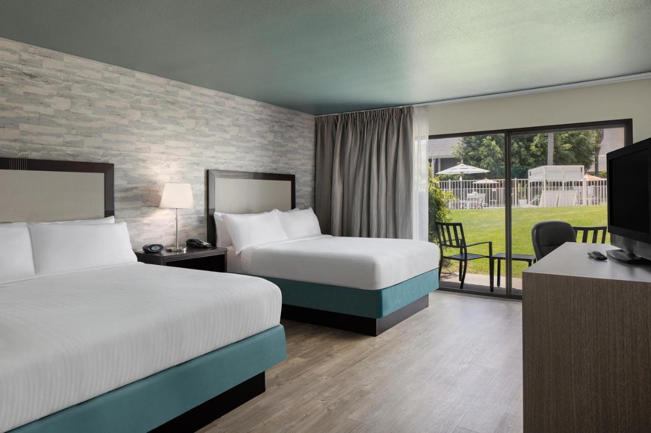 Queen Room with Two Queen Beds and Courtyard View
