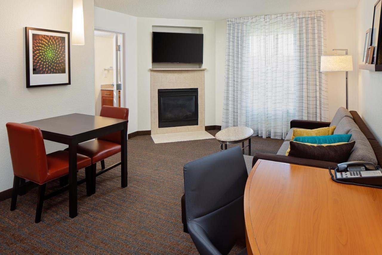 One-Bedroom King Corner Suite