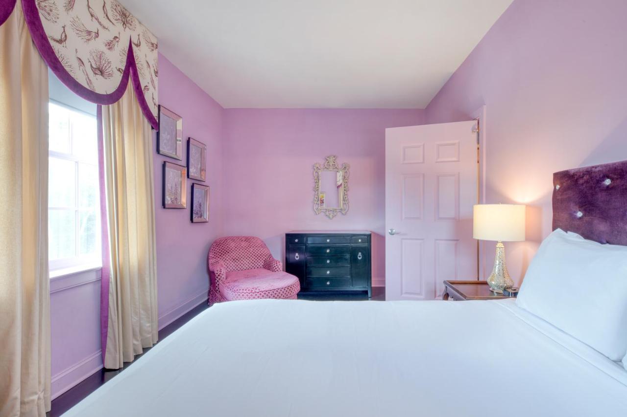Deluxe Queen Suite
