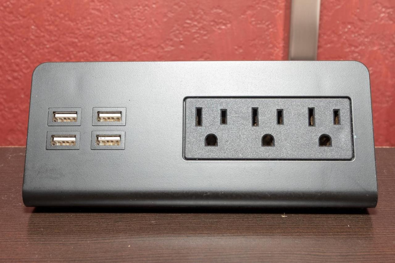 Deluxe King Room Non-Smoking,1624763387:JPEG