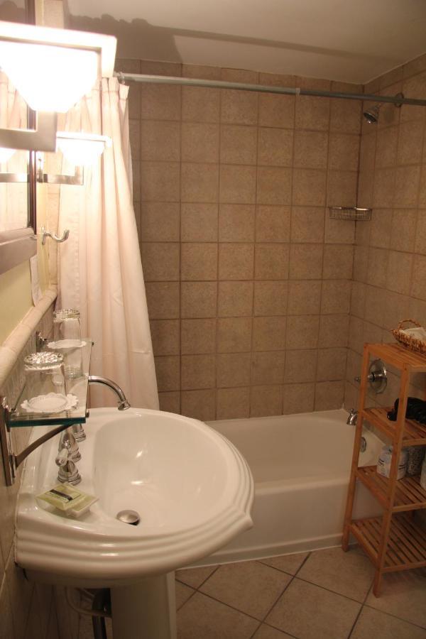 Standard Room 304 Main House