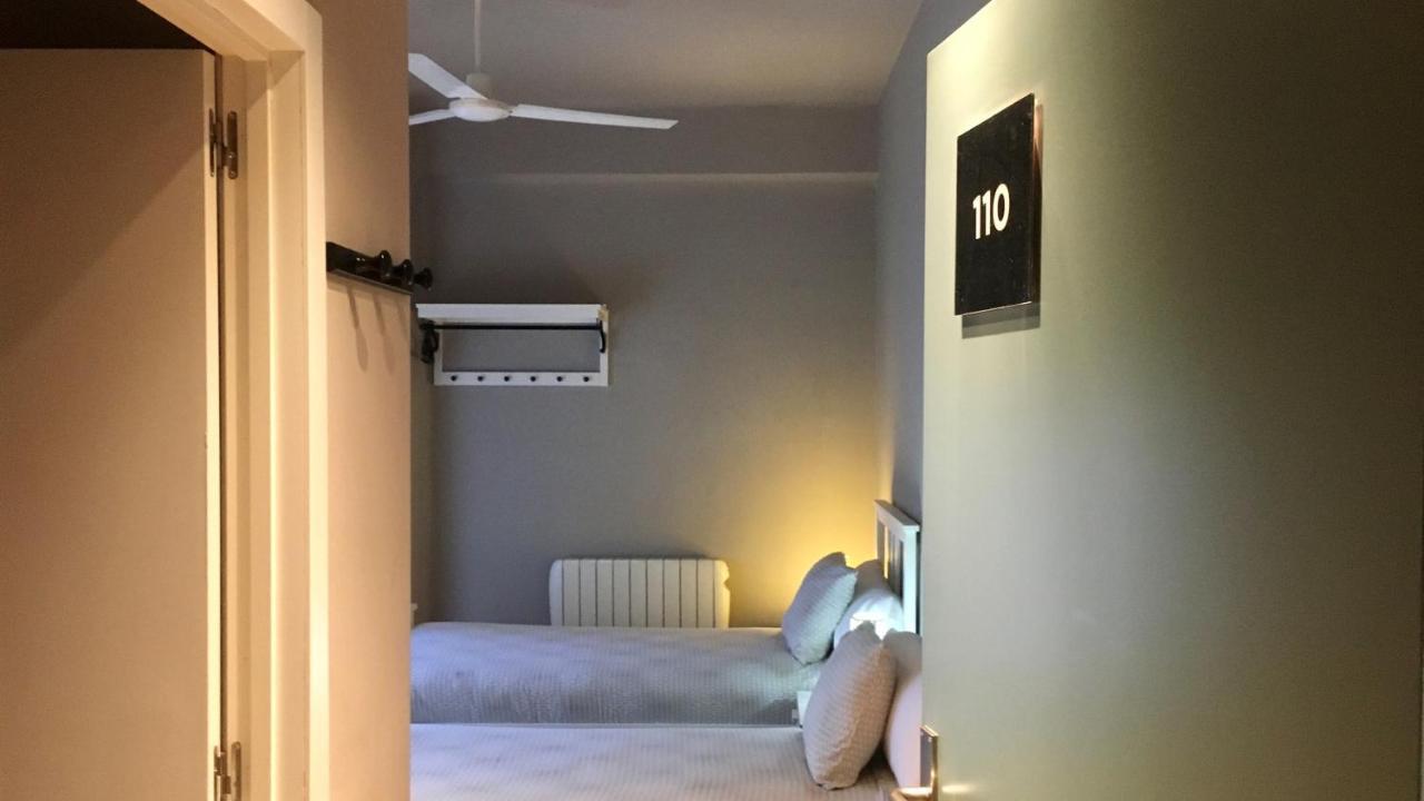 Twin Room,1592058576:JPEG