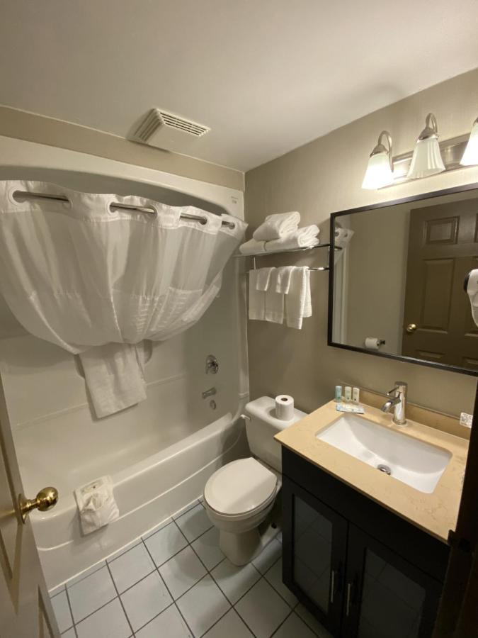 Queen Room with Two Queen Beds - Non-Smoking Exterior Building,1025267329:JPEG