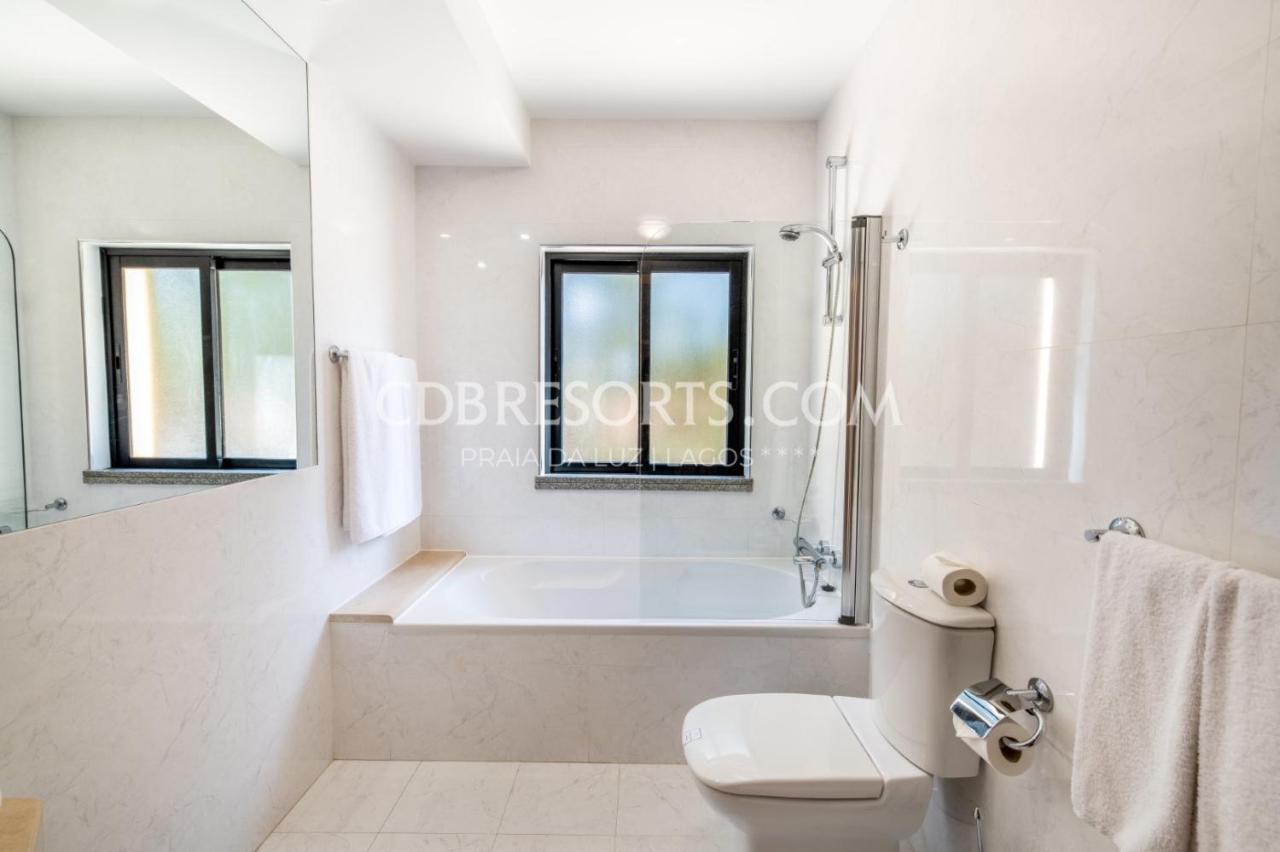 Standard One-Bedroom Apartment Pool Side
