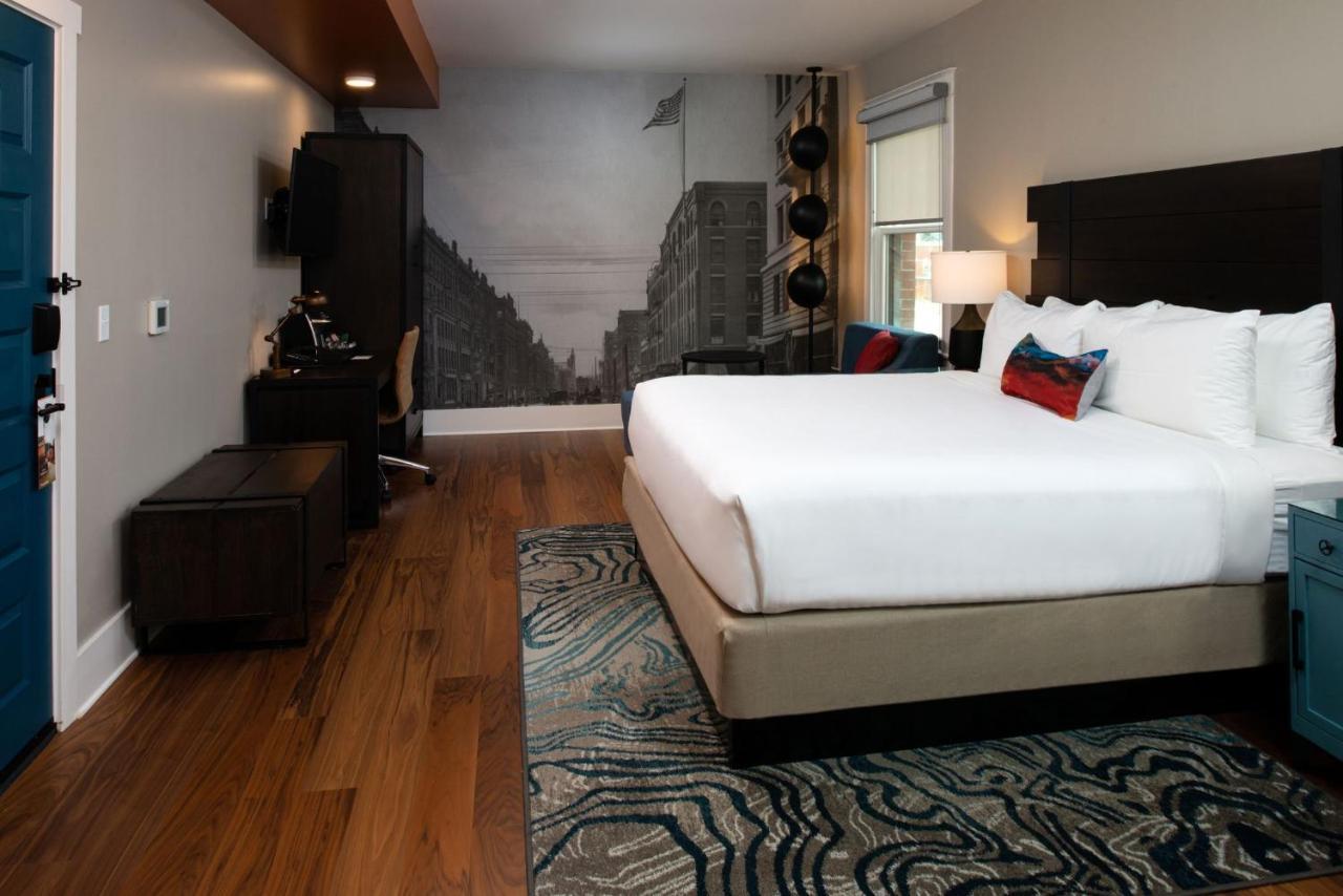 Standard King Room City View