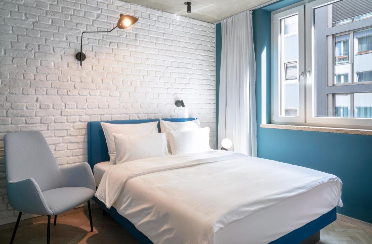 Quiet Double Room "Urban Courtyard"