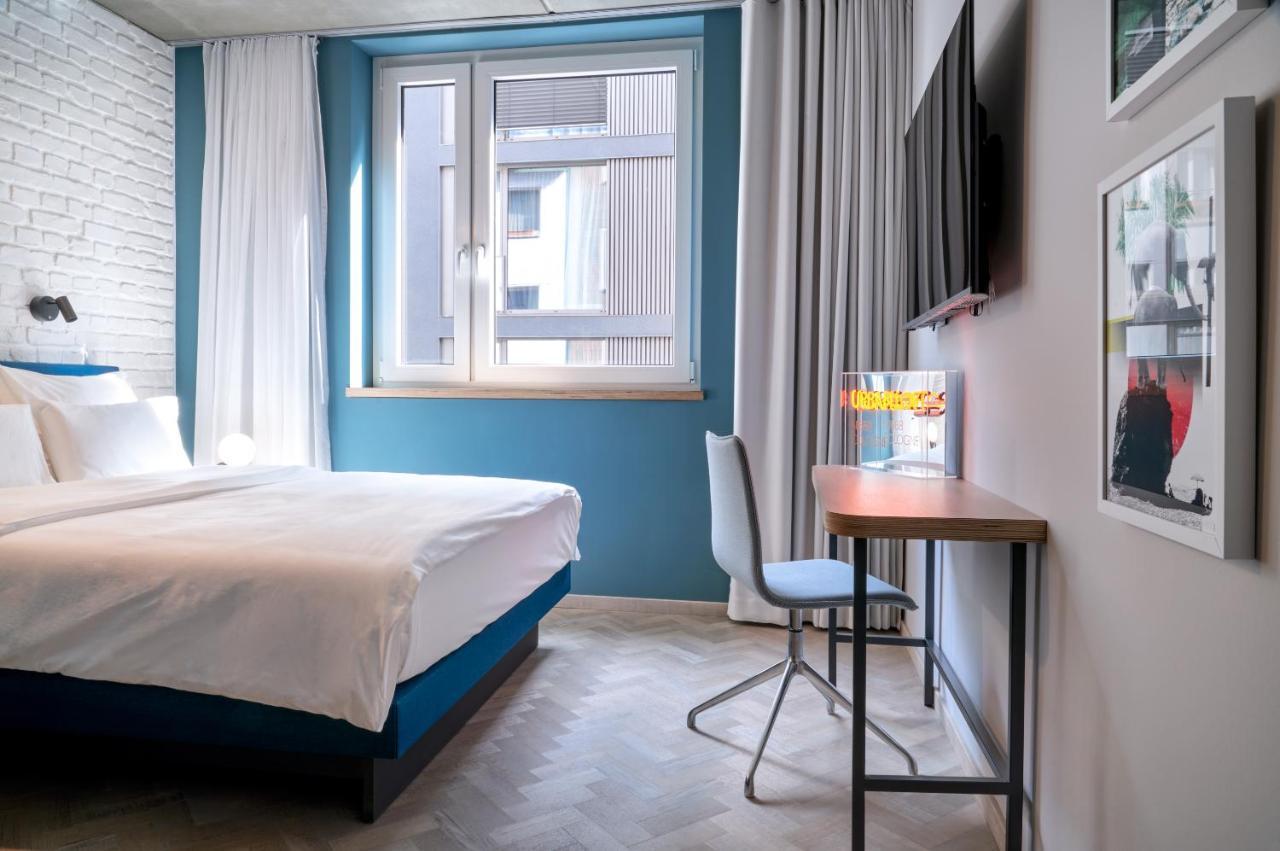 Quiet Double Room "Urban Courtyard"