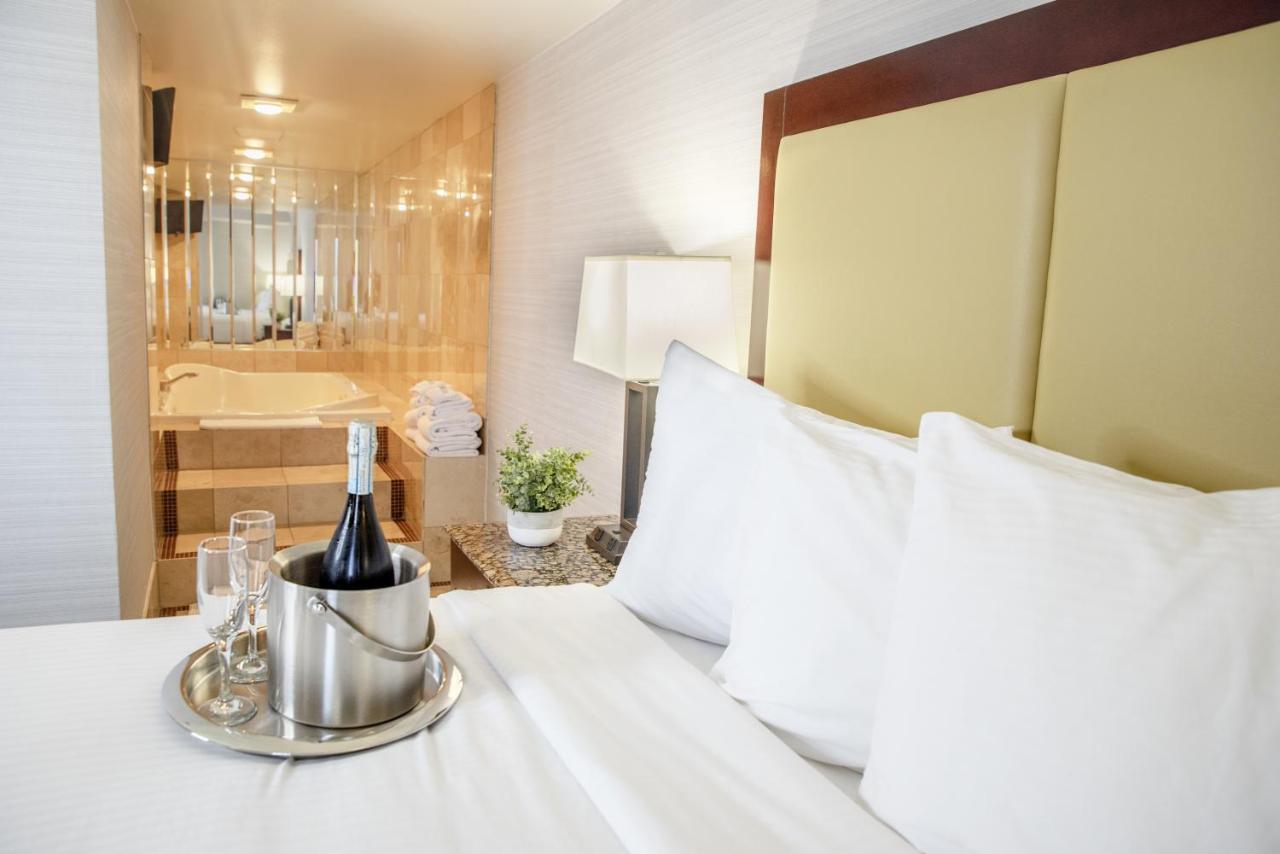 Deluxe King Room Whirlpool