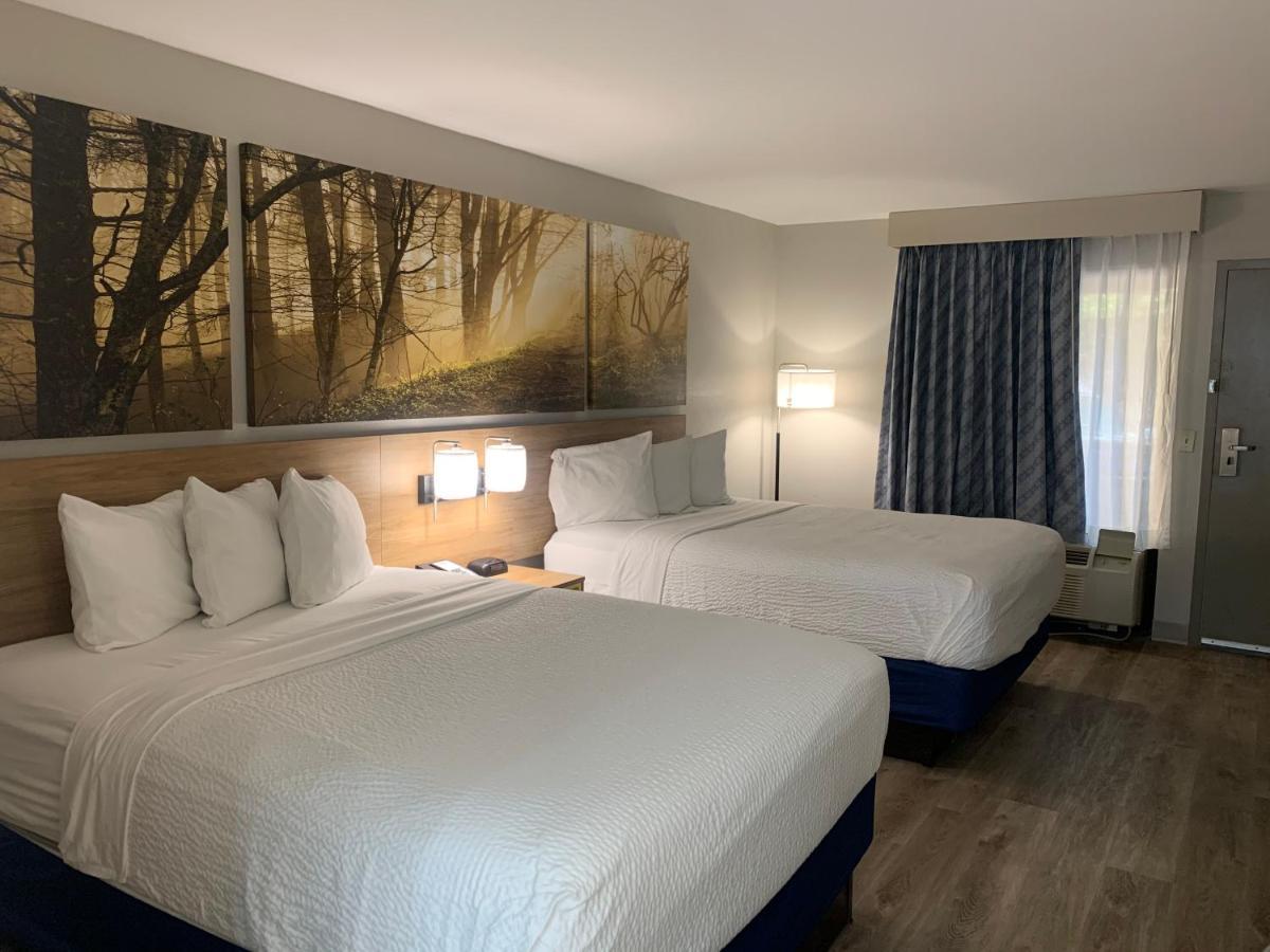 Queen Room with Two Queen Beds - Smoking