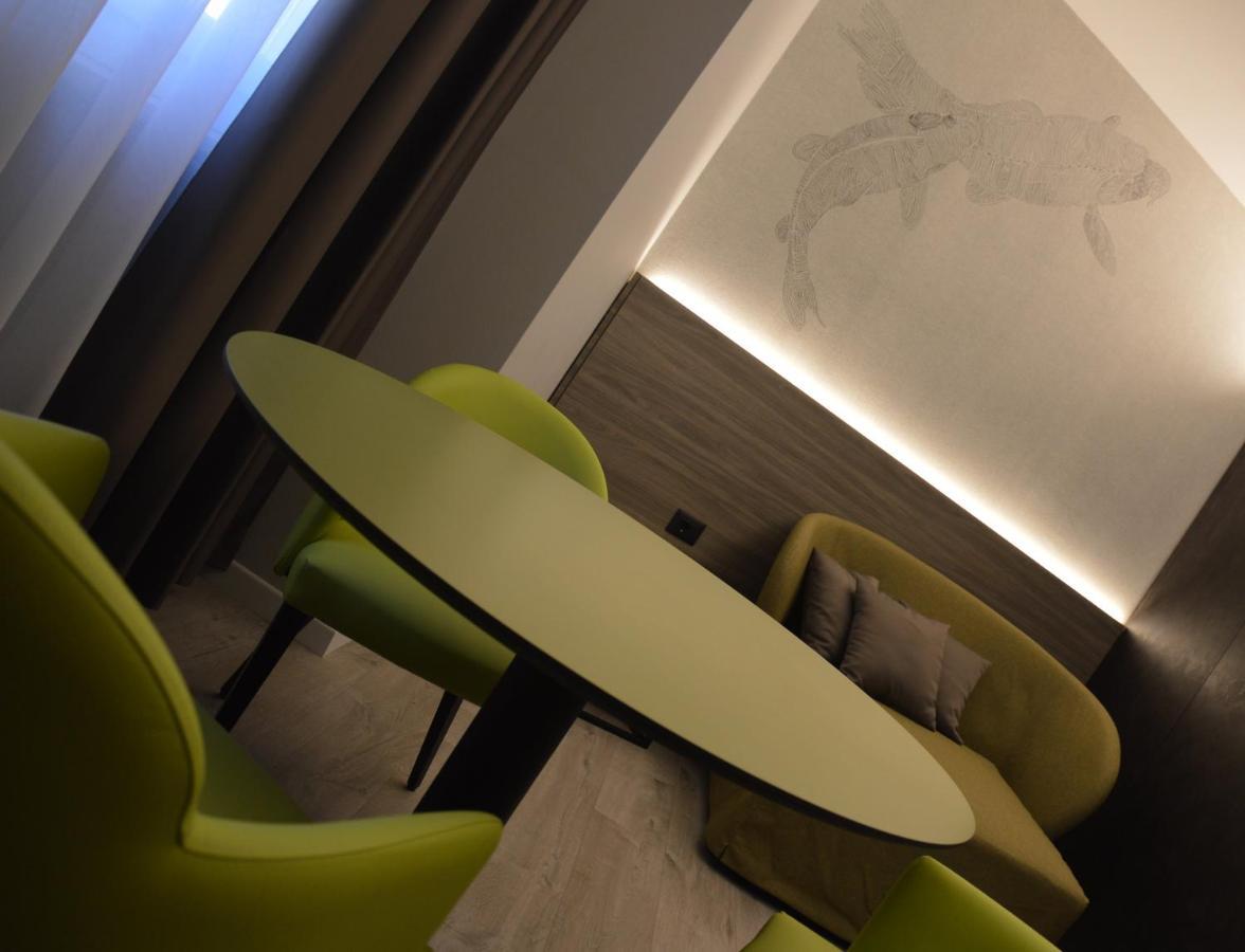 Family Room,1228044863:JPEG