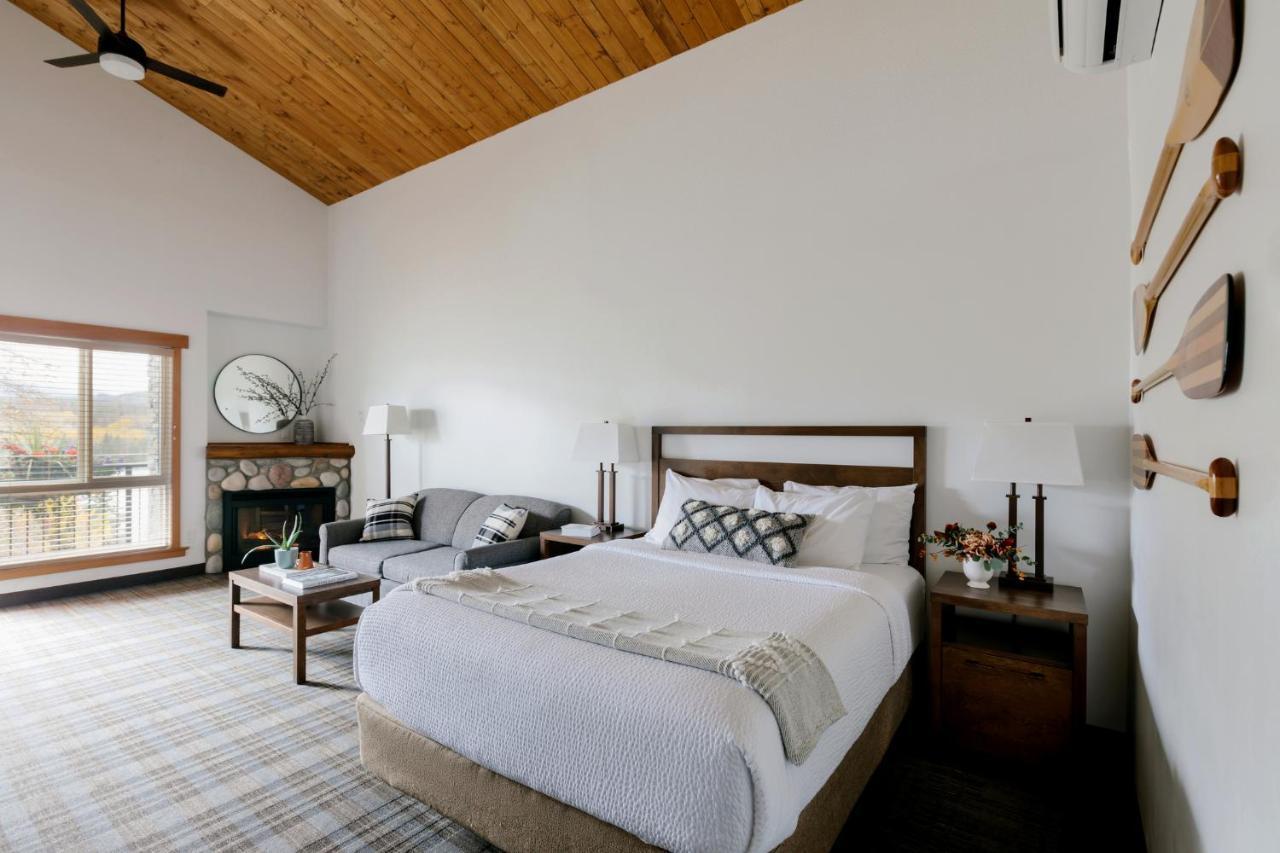 Cavell Room One Queen bed one Sofabed