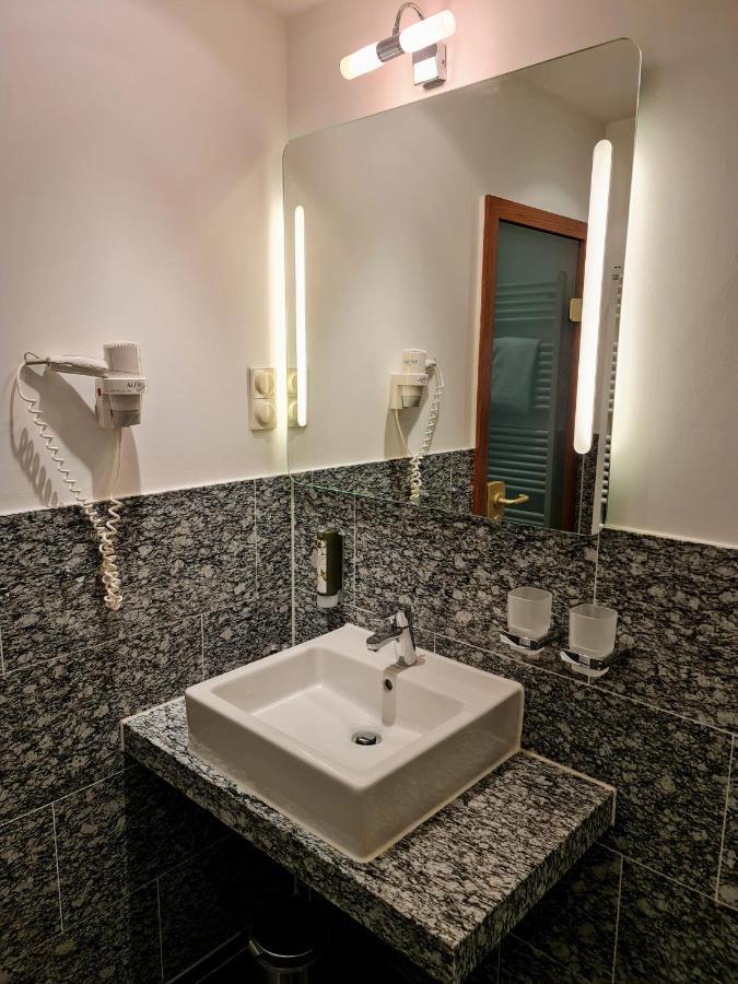 Large Single Room