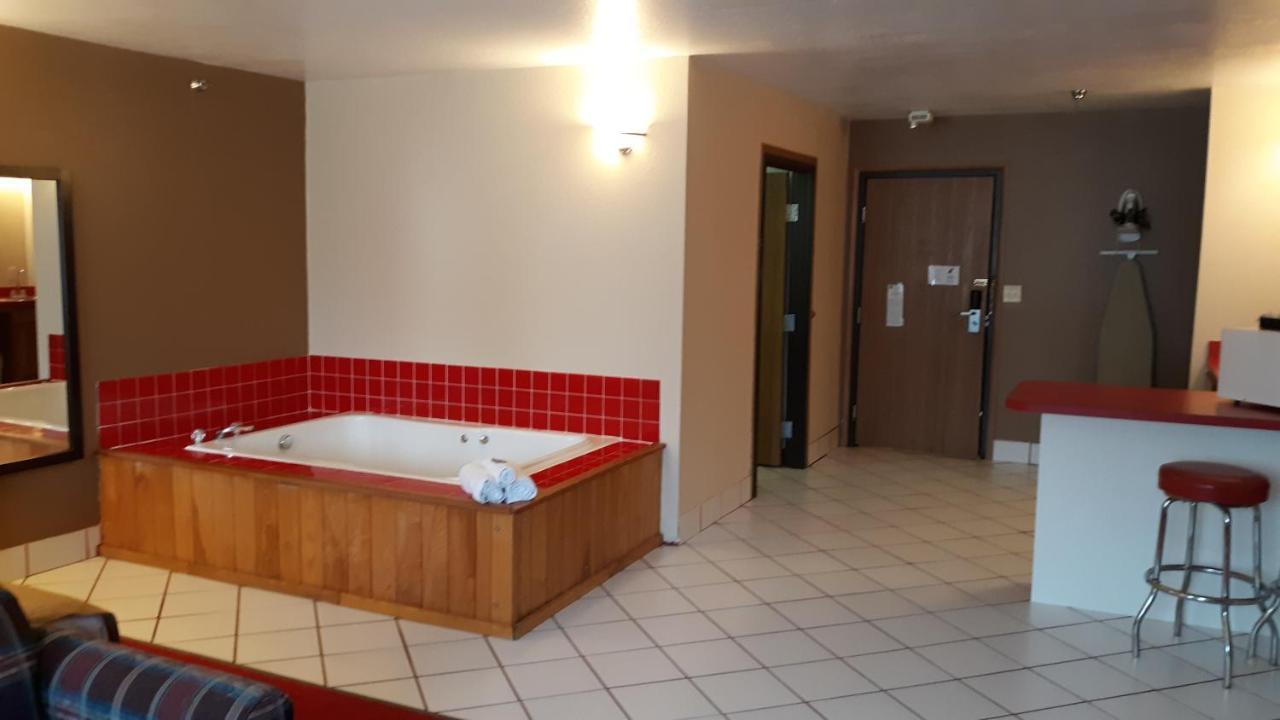 Deluxe King Suite