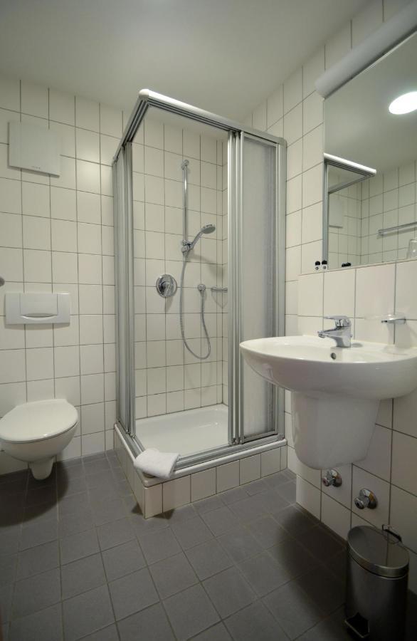 Einzelzimmer mit Dusche