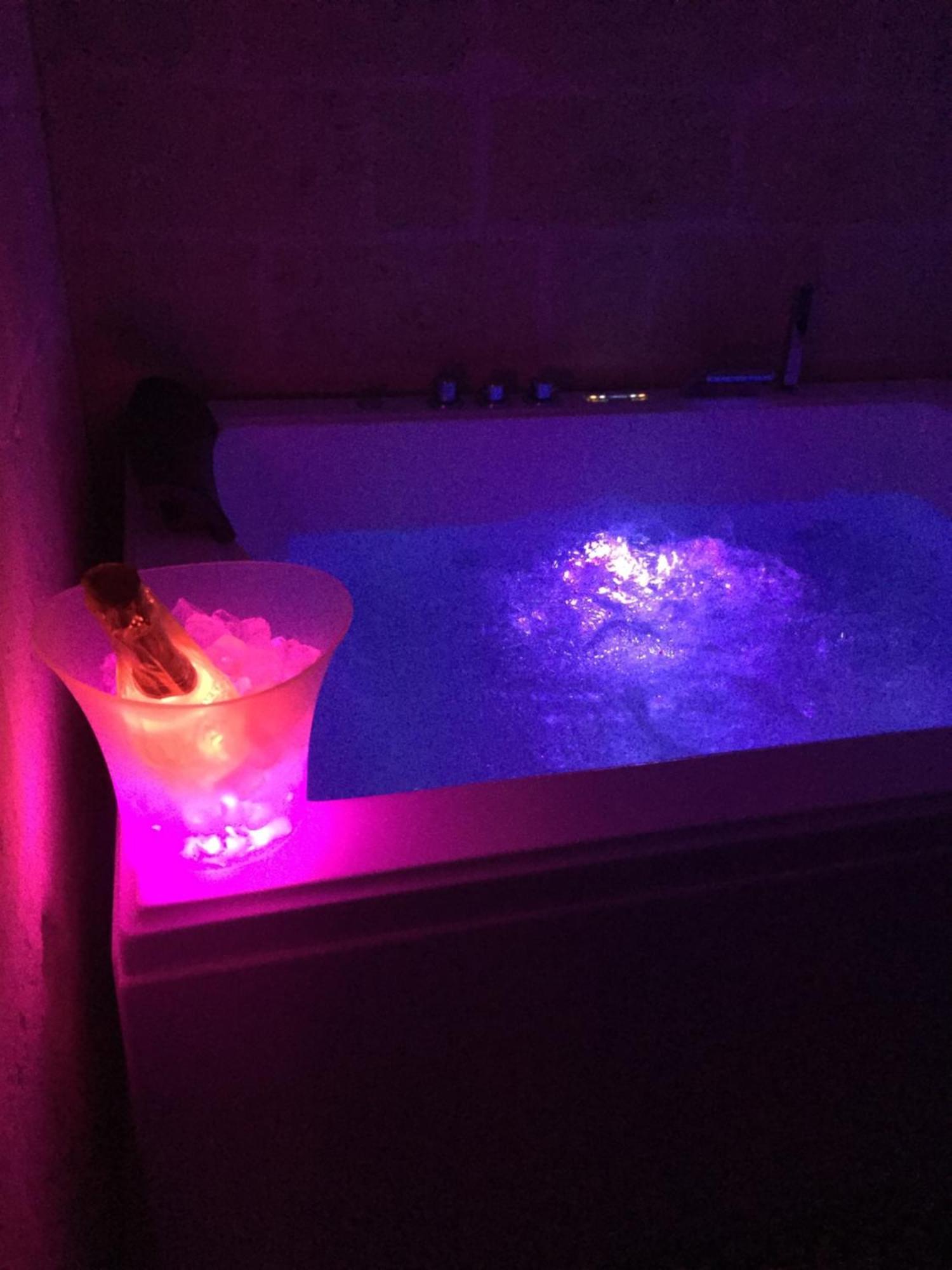 Deluxe Double Room Bath