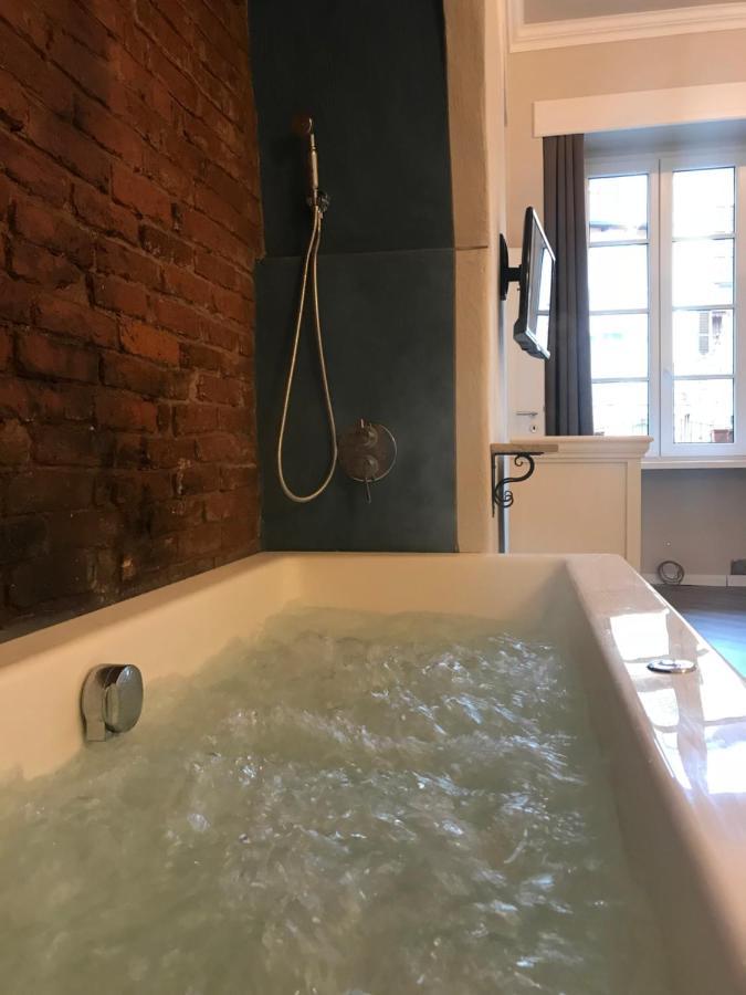 Deluxe Suite Spa Bath