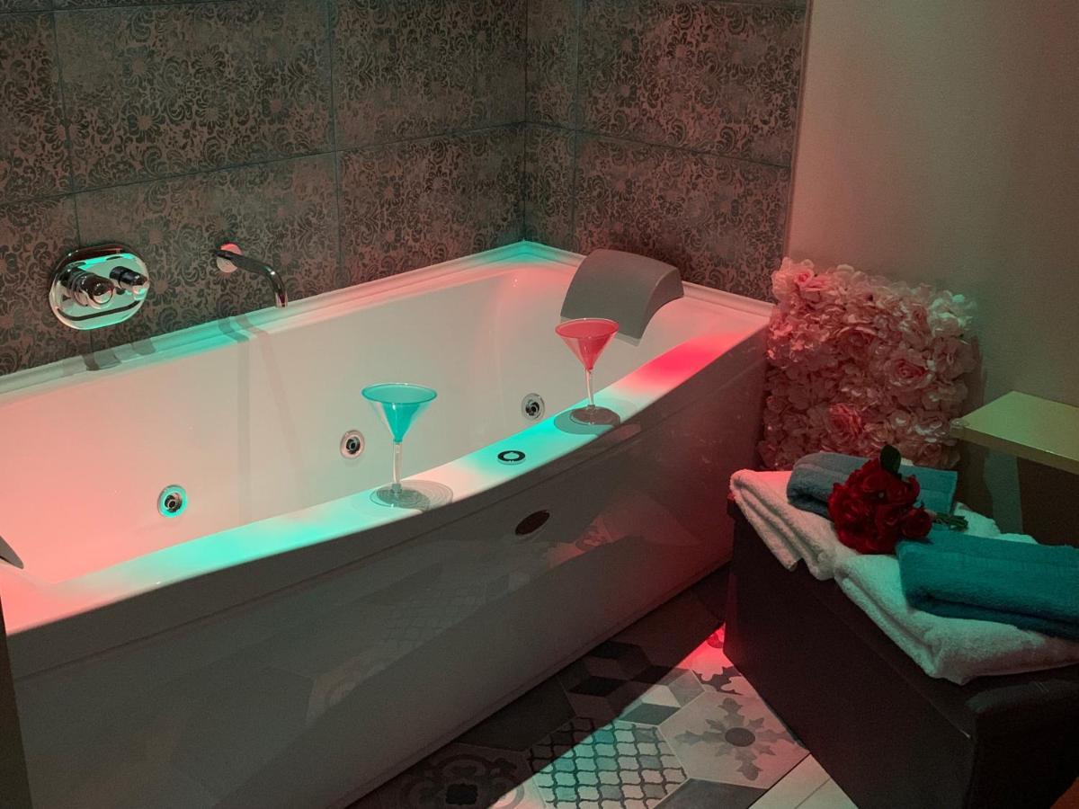 Deluxe Double Room Bath