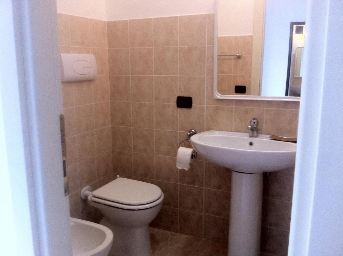 Double or Twin Room Private External Bathroom