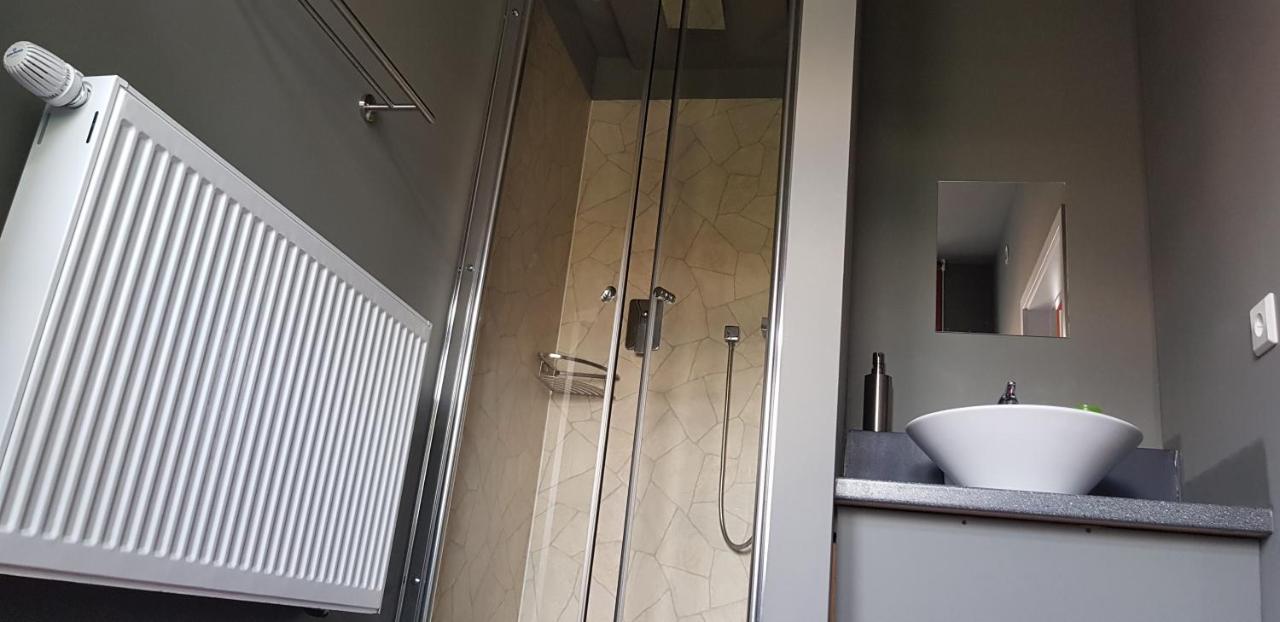 Single Room Shower