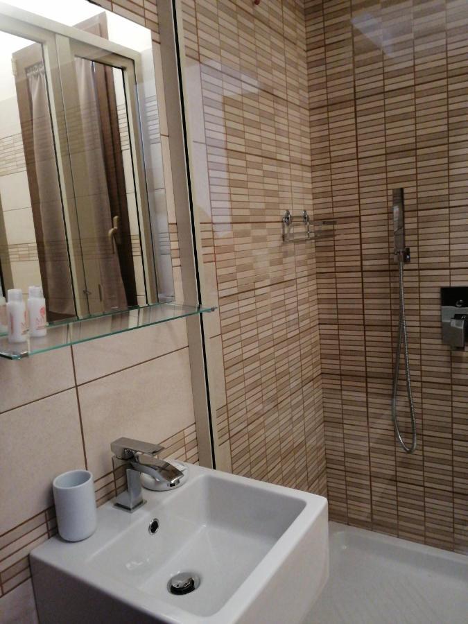 Single Room Private Bathroom