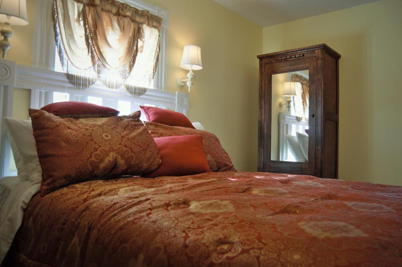 Standard Queen Room Caverns