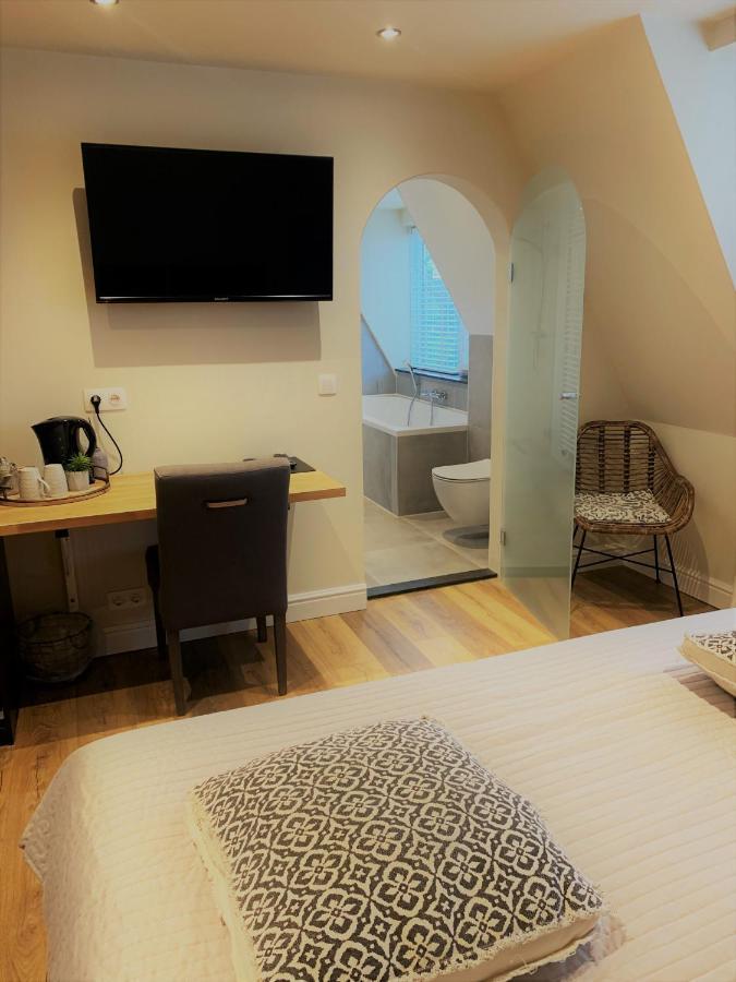 Deluxe Double Room Bath