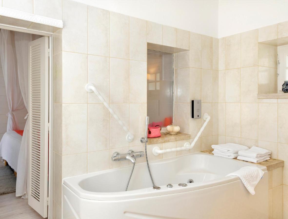 Quadruple Room Bath