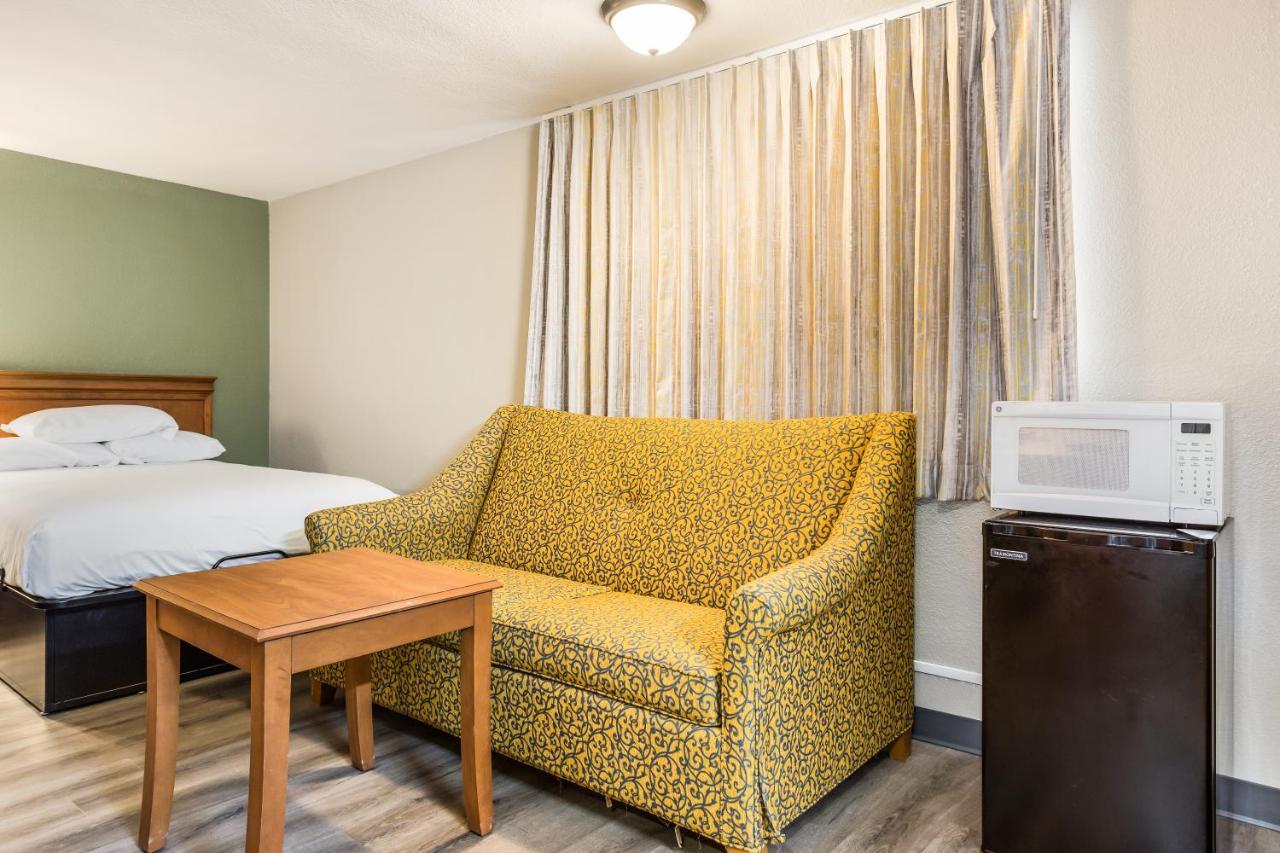 Quadruple Room with Sofa Bed - Non-Smoking