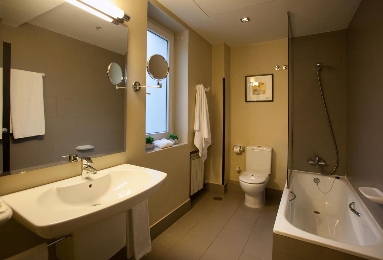 Double or Twin Room,1206596752:JPEG